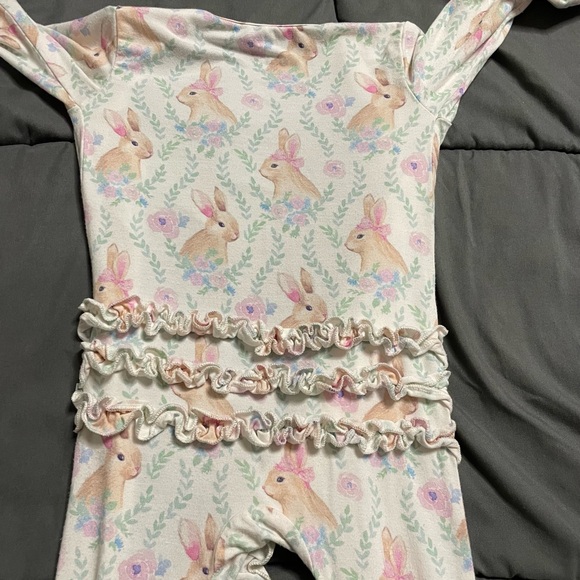 Posh Peanut baby girl pajamas bundle 6-9 Months
leopard bunny floral - Picture 7 of 13